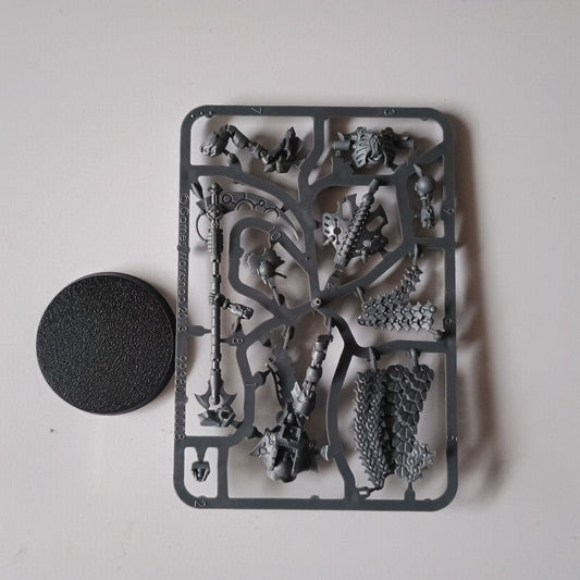 Necrons Overlord with Resurrection Orb New on Sprue